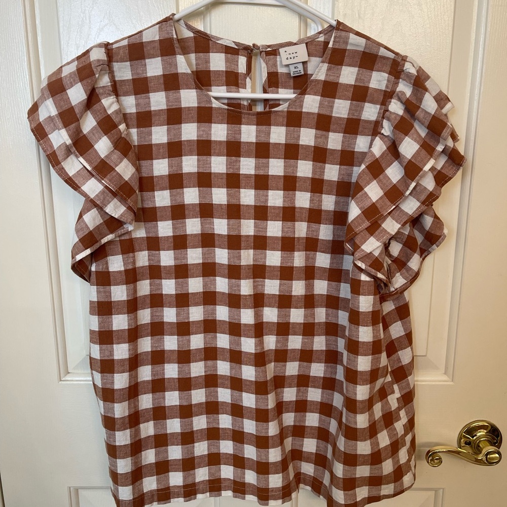 Checkered loose fitting top worn once XL